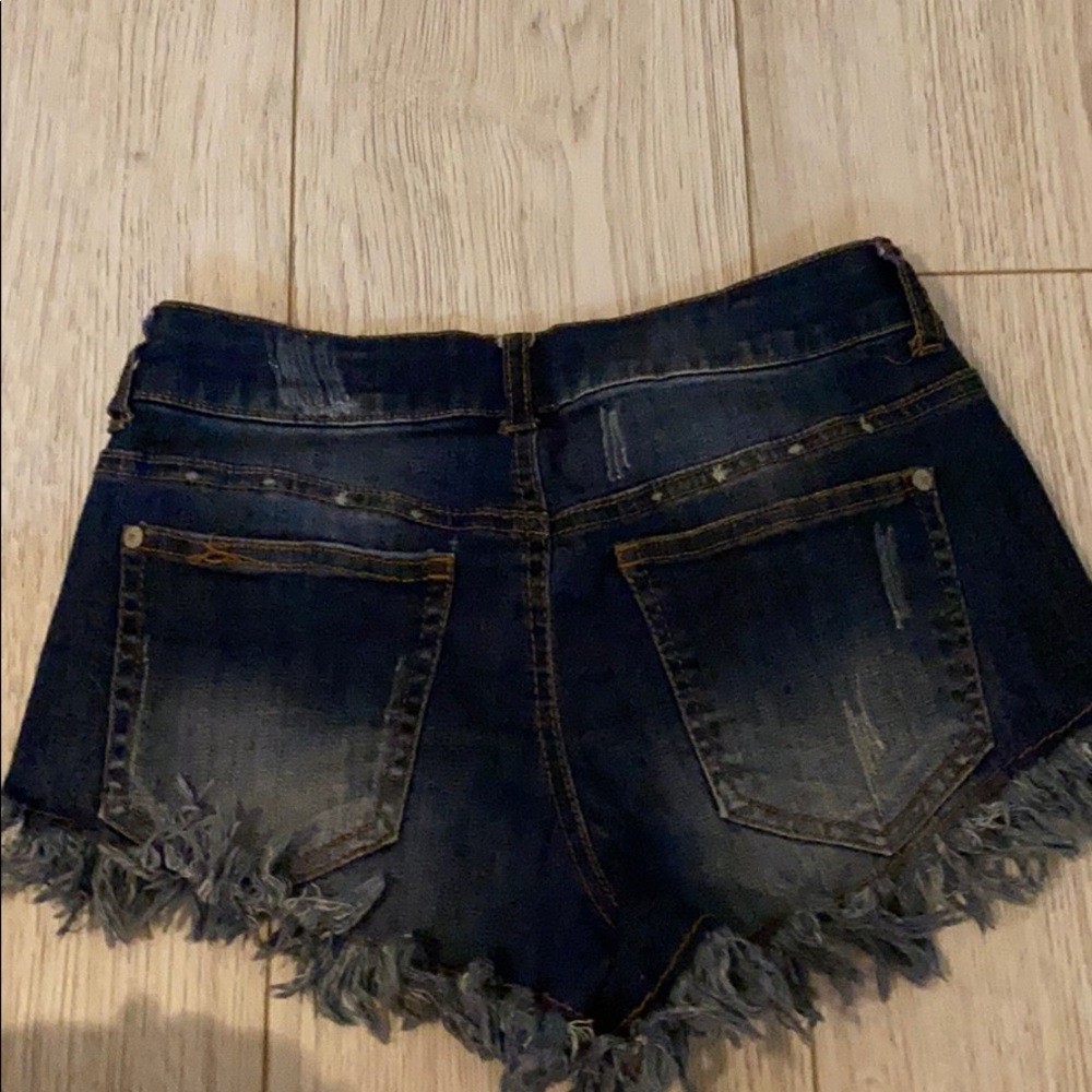 Shorts - Picture 3 of 3